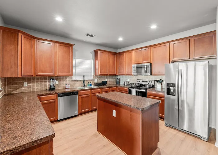 House - Amazing Views & Pool Arlington *