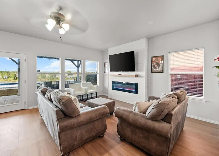 House - Amazing Views & Pool Arlington *